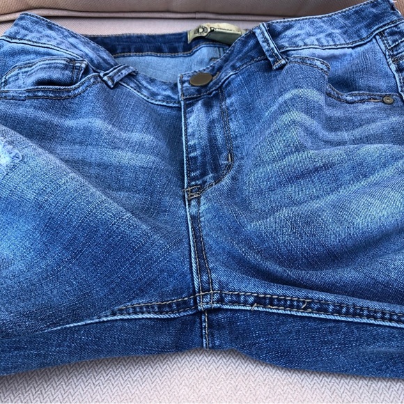 Democracy Boho Slim Straight Flood Distressed Raw Embroidered hem Jeans Size 8 - Picture 12 of 15